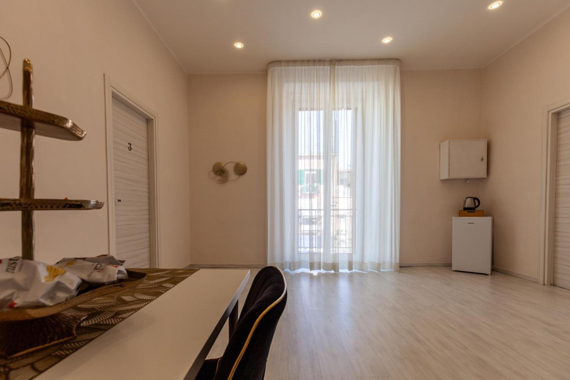 Airport Luxury Rooms Неаполь Экстерьер фото