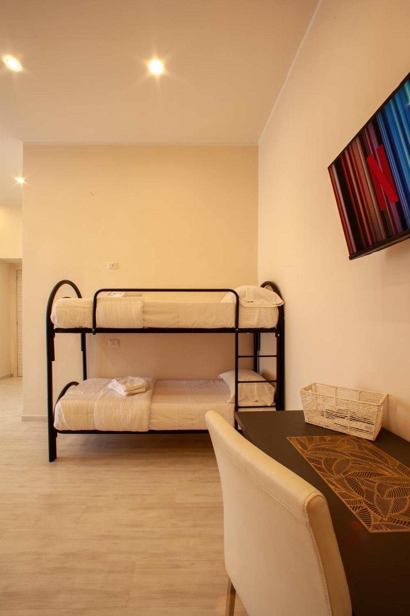 Airport Luxury Rooms Неаполь Экстерьер фото